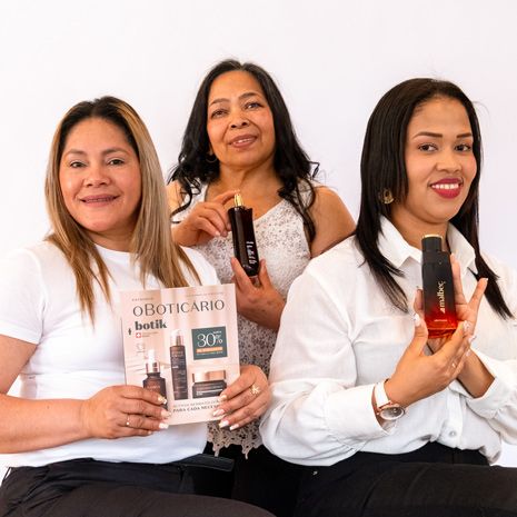 emprendedoras con revistas para vender por catálogo